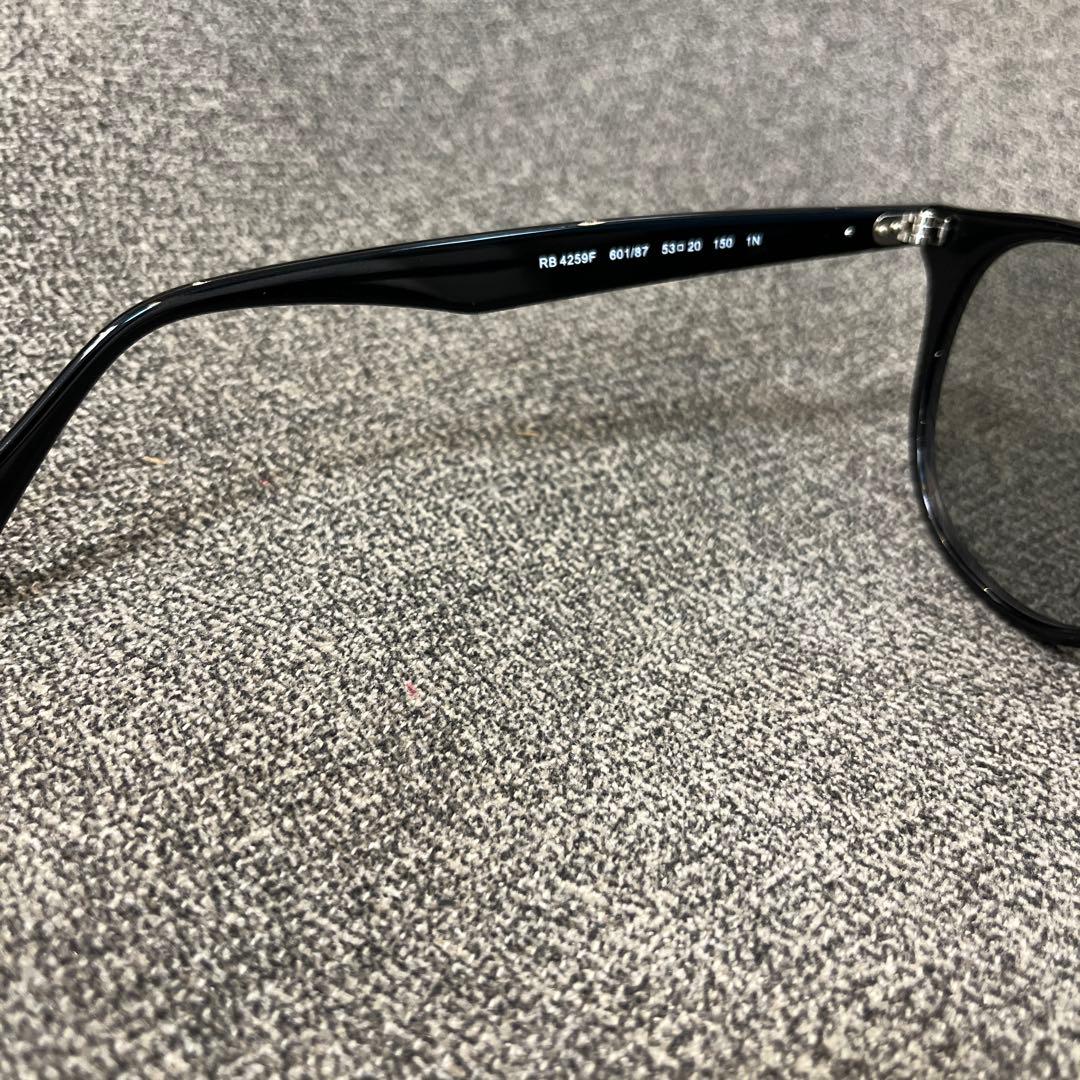 レイバンRayBan RB4259F601/87 BLACK/LIGHTGREY