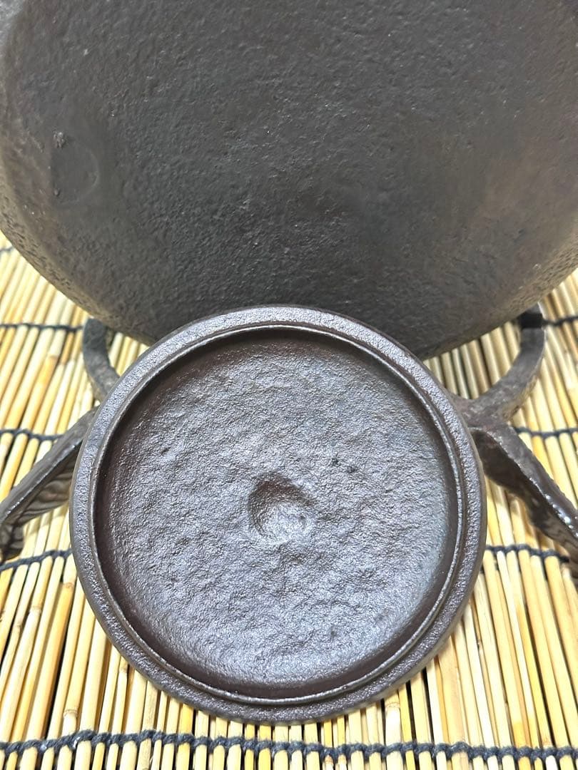 未使用品、栞付　岩手県奥州 佐秋鋳造所 佐藤守巨造 真作保証　南部鉄瓶 南部鉄器