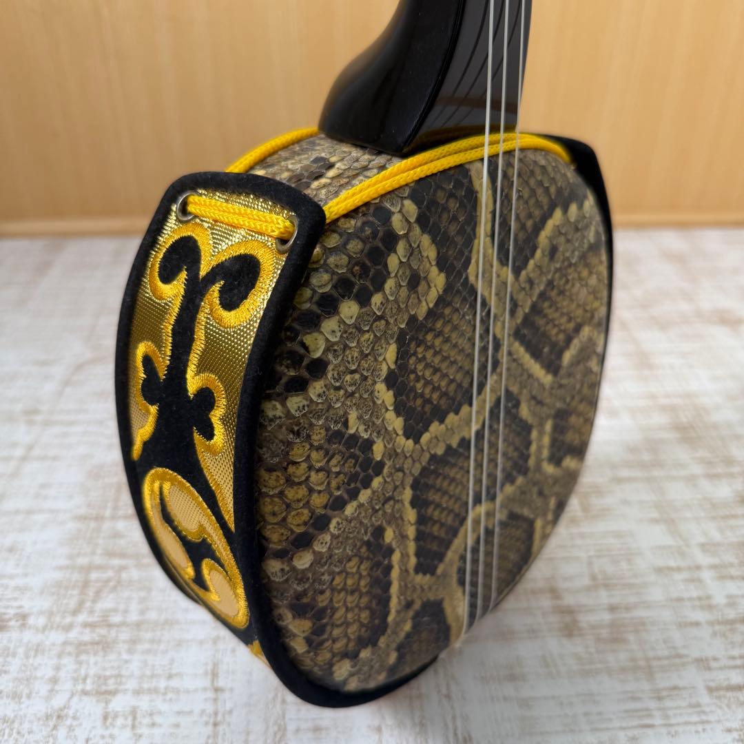 三線 本皮 本革 蛇皮 蛇革 三味線 琉球 沖縄　付属品多数