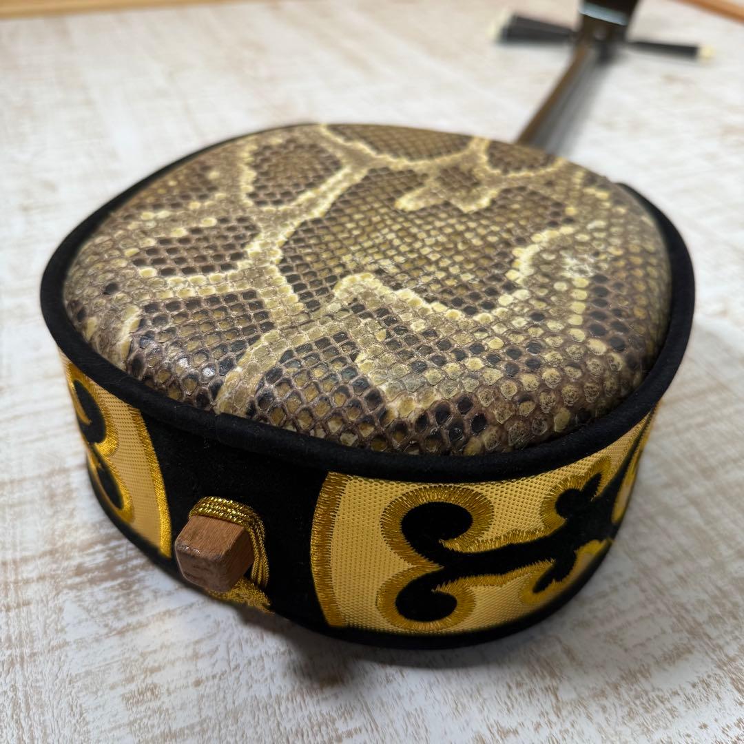 三線 本皮 本革 蛇皮 蛇革 三味線 琉球 沖縄　付属品多数