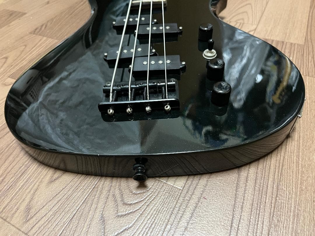 B.C.Rich Eagle BASS Black ケース付属　イーグル　ベース