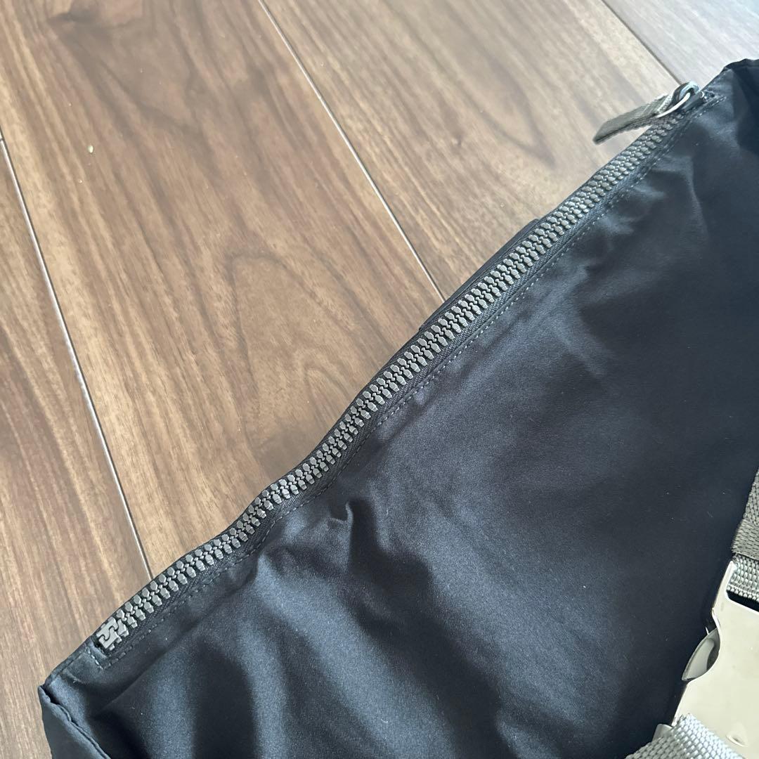 プラダ　PRADA ブラックウエストポーチ ポケット付き　本物