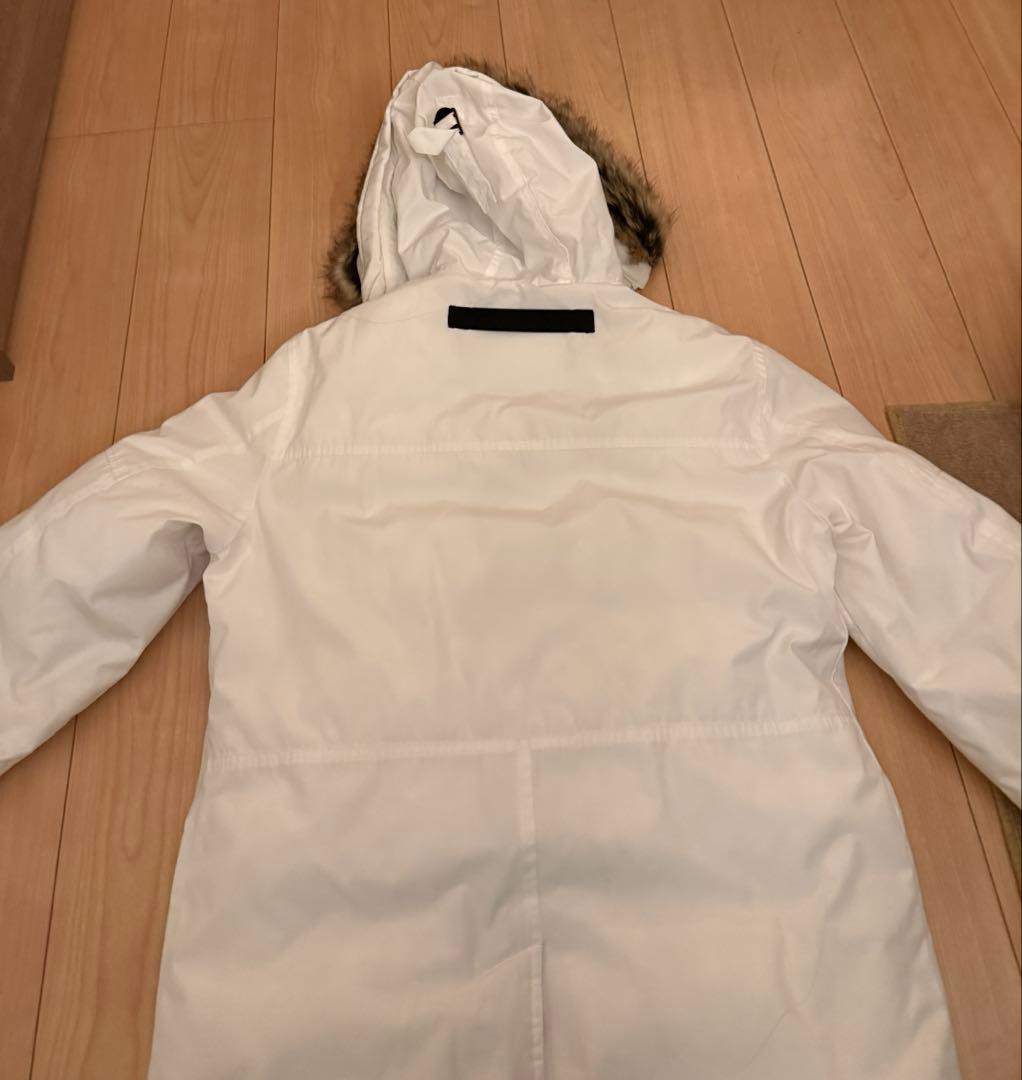 ど*た様 ホワイトダウンジャケット ファー付き