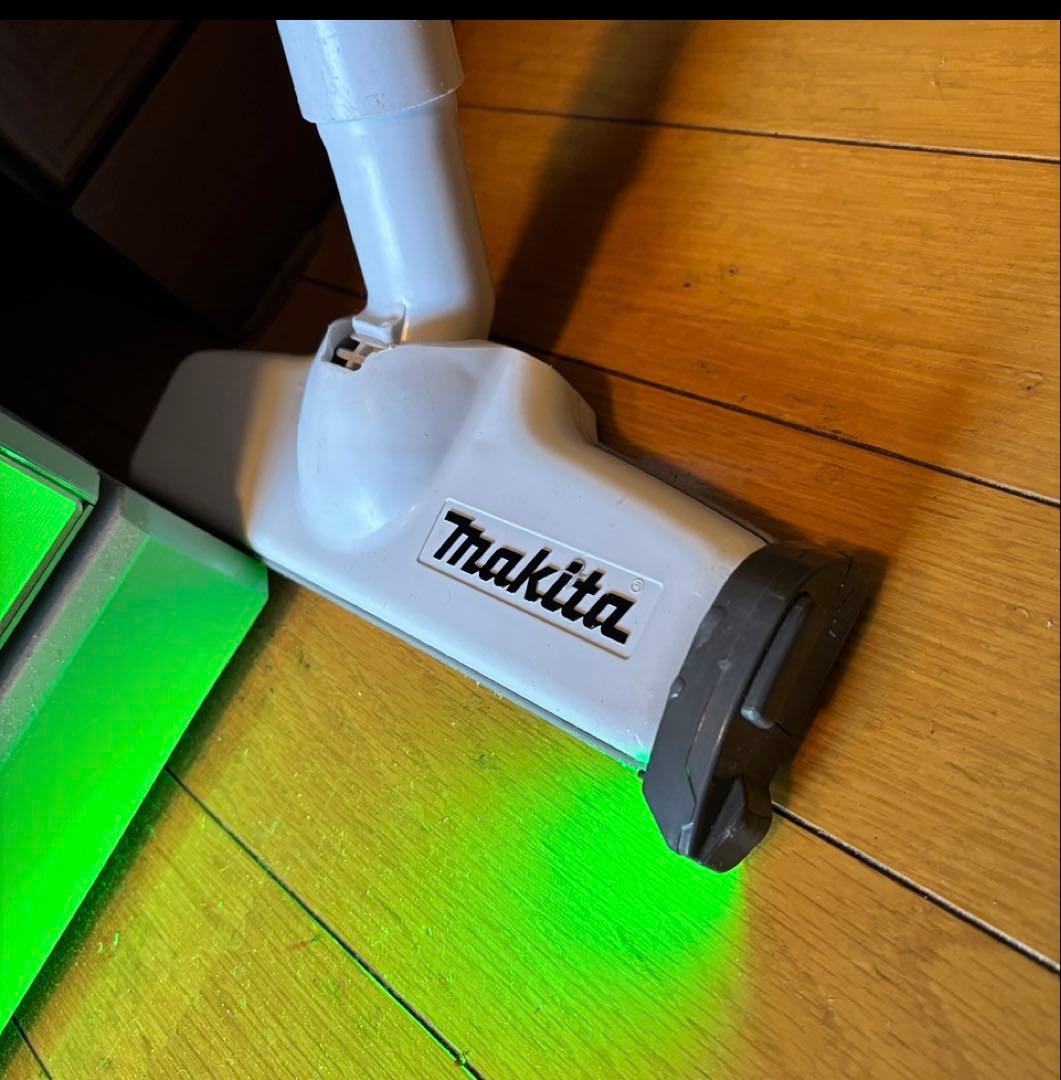 Makita マキタ コードレス掃除機 CL107FD充電器付き LEDライト付