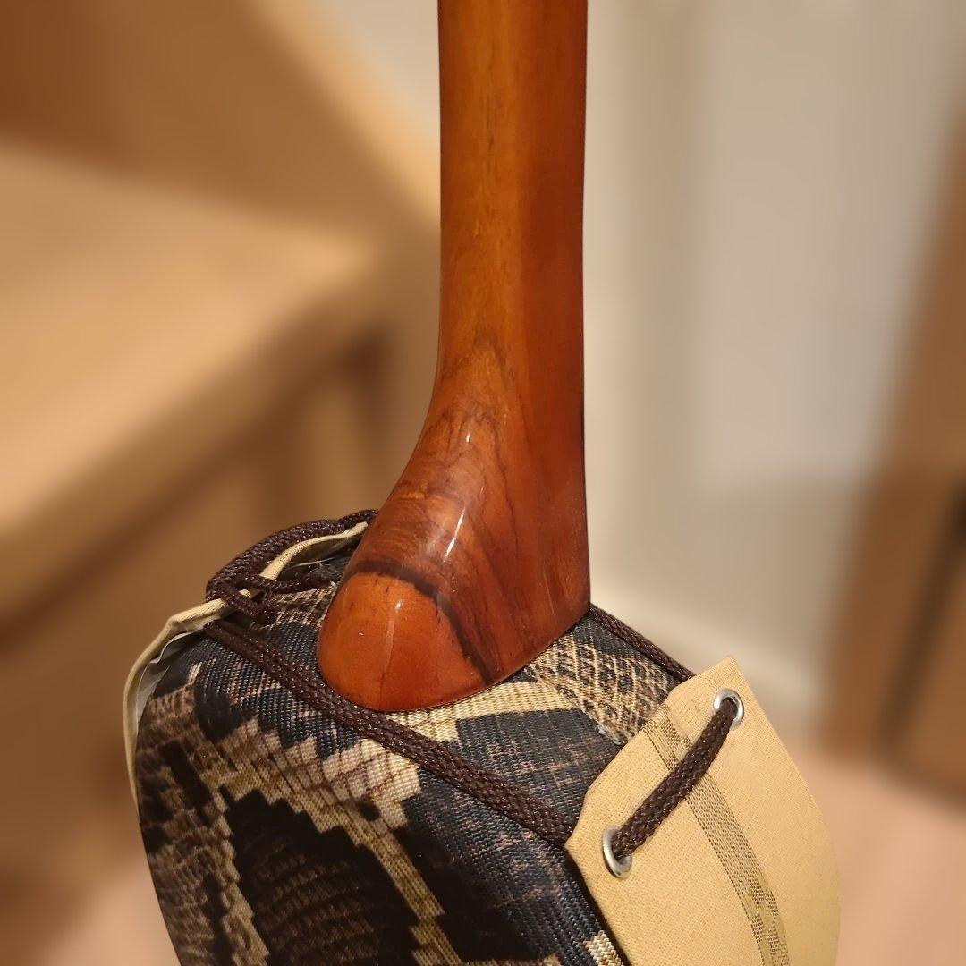 ✨希少✨沖縄三線 蛇柄 ヘビ柄 人工皮 工工四シール 頭カバー 爪付き 三味線