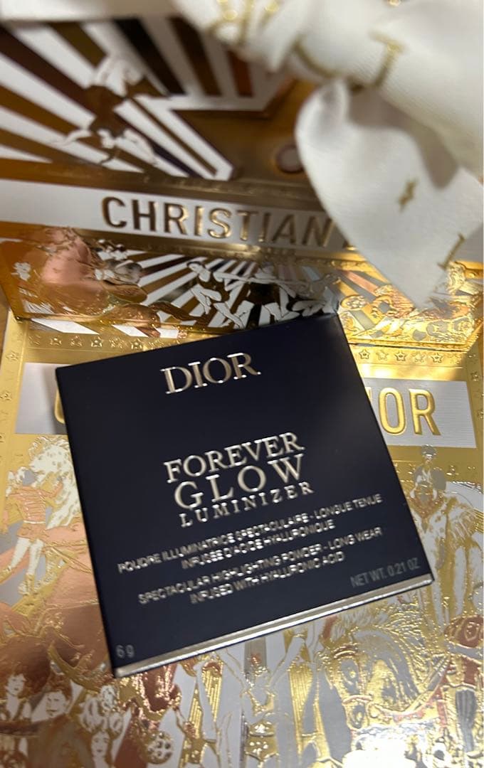 本日発送　未開封　ディオールスキン フォーエヴァー グロウ ルミナイザー 001