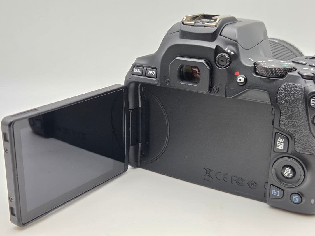 キャノン　Canon EOS Kiss X10 18-55mm レンズキット