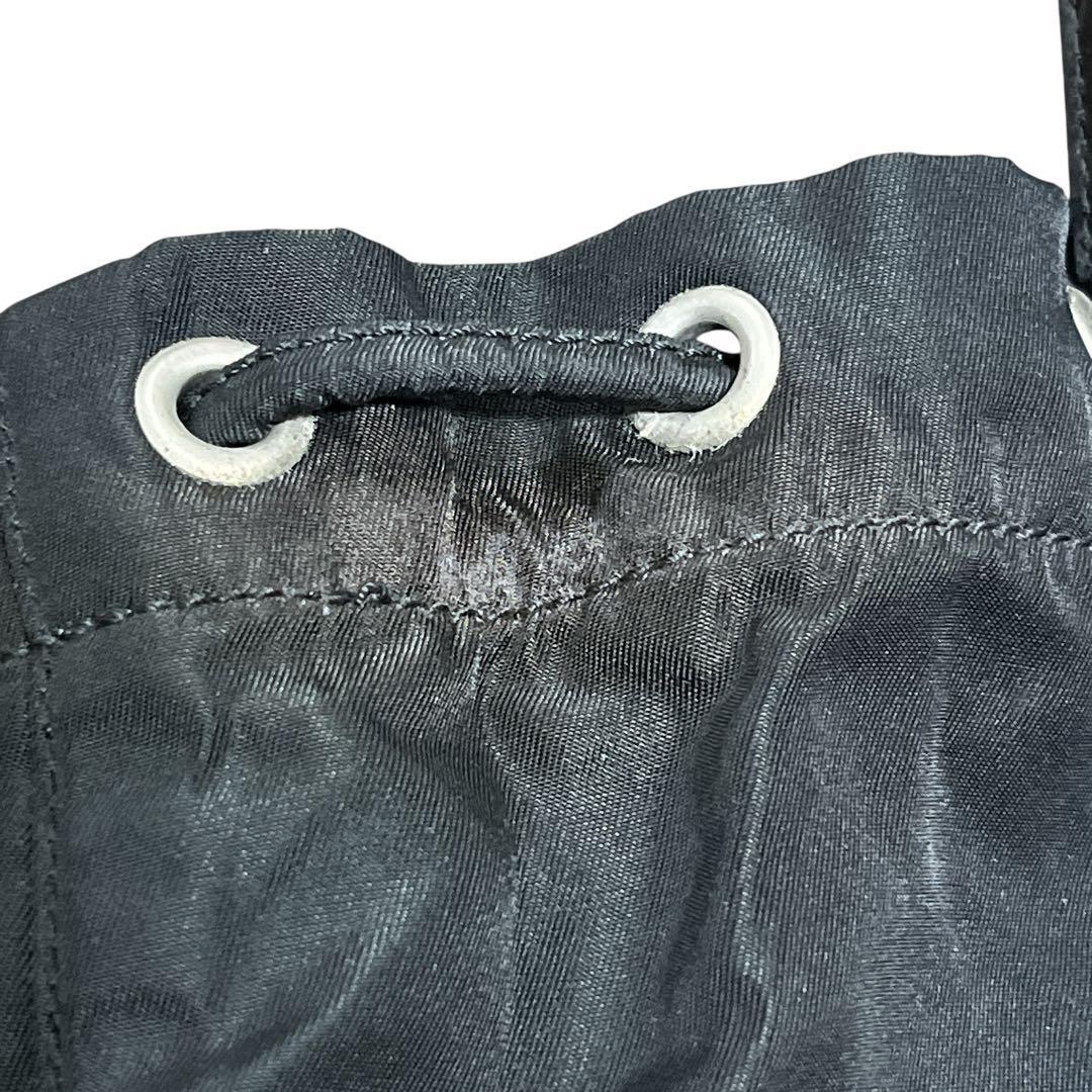 プラダ　三角ロゴ　巾着ミニポーチ　小物入れ　化粧ポーチ　ナイロン　黒　y2k