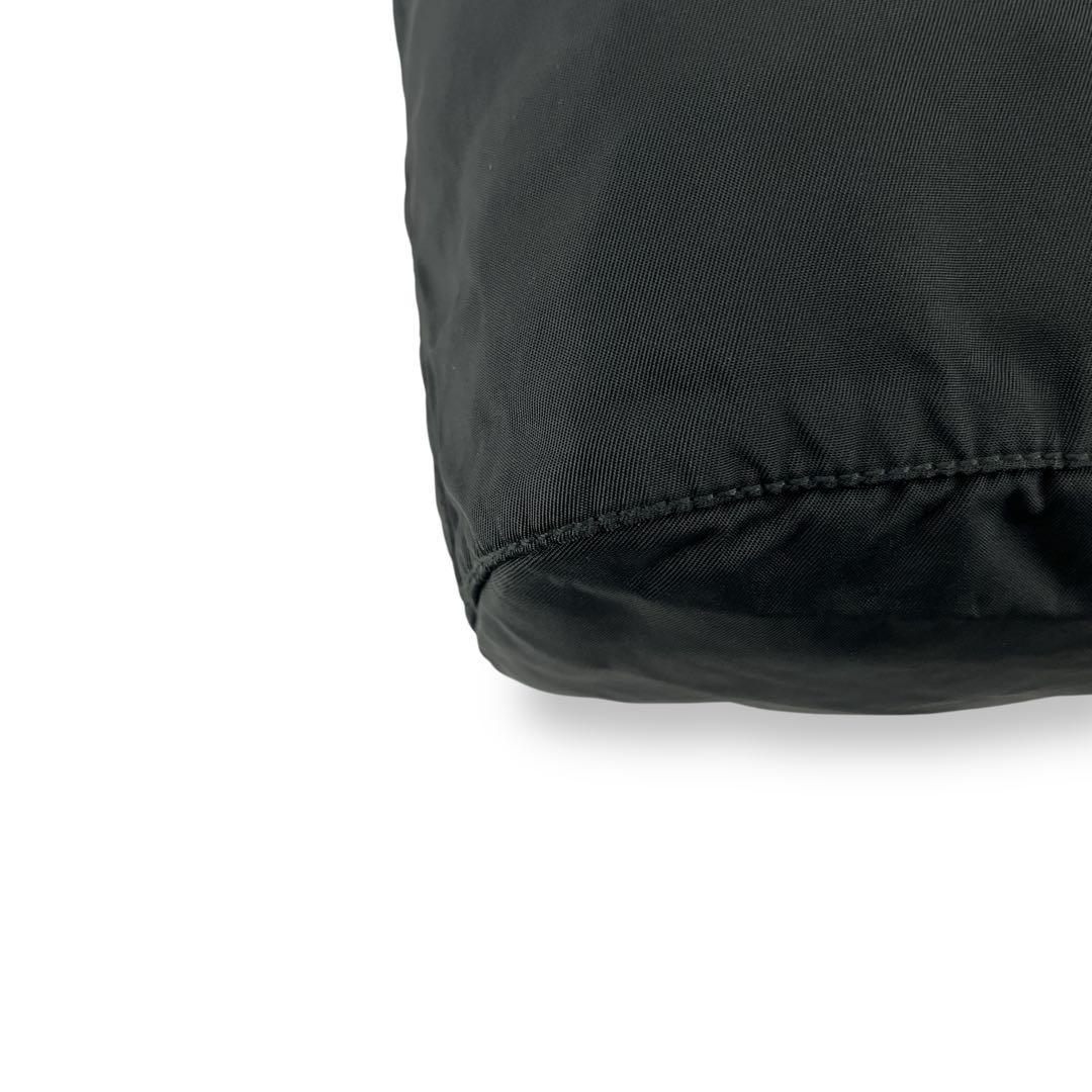 プラダ　三角ロゴ　巾着ミニポーチ　小物入れ　化粧ポーチ　ナイロン　黒　y2k