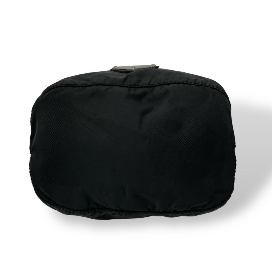 プラダ　三角ロゴ　巾着ミニポーチ　小物入れ　化粧ポーチ　ナイロン　黒　y2k