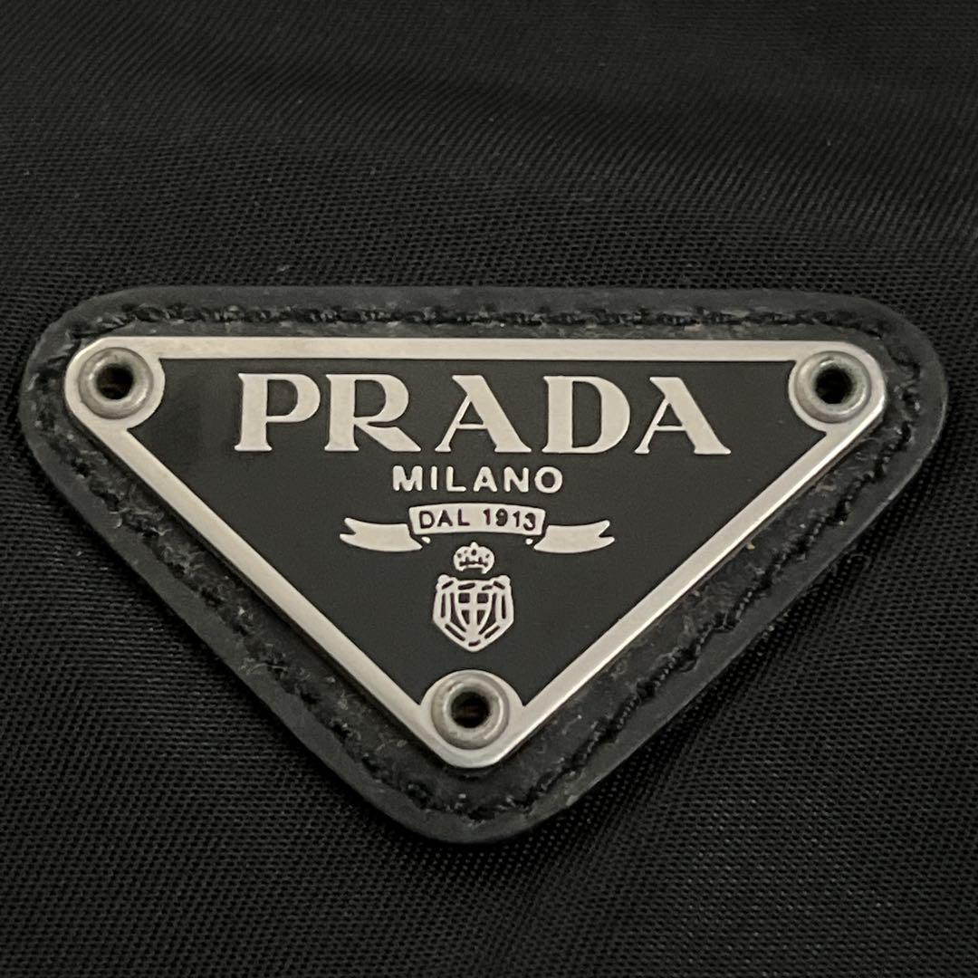 プラダ　三角ロゴ　巾着ミニポーチ　小物入れ　化粧ポーチ　ナイロン　黒　y2k