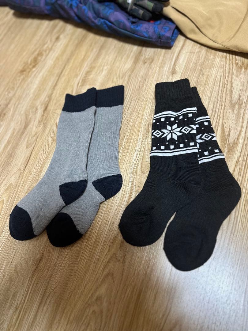 新品 未使用 タグ無し子ども用スノーボード.スキーウェア 4点セット。