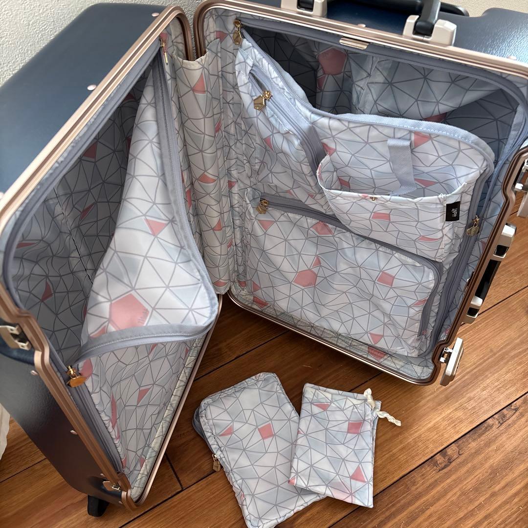 らむ様用　一回の使用のみ☆エース HaNT 56L ラミエンヌ スーツケース