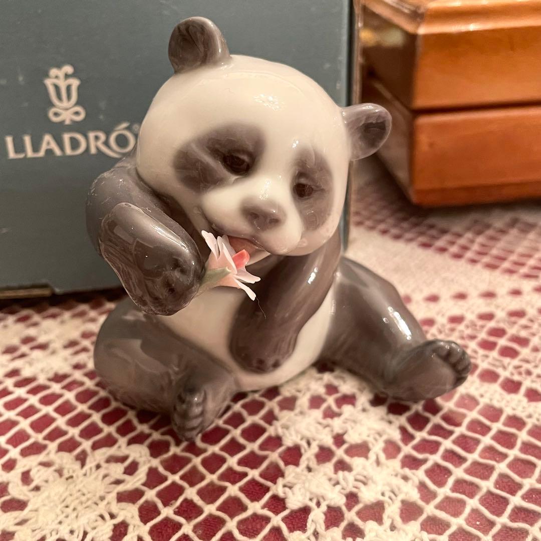 新品 未使用 リヤドロ パンダ 箱付き スペイン製 陶器人形 白磁 置物