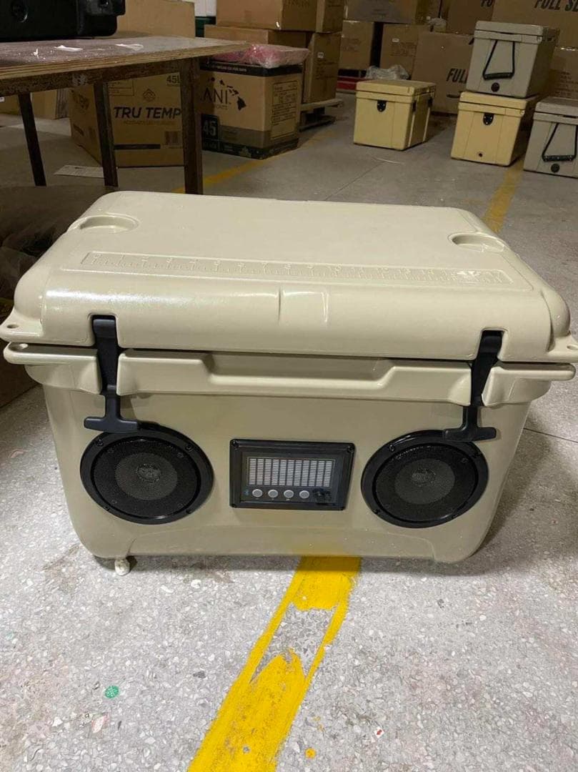 ★超保冷★クーラーボックス小（ホワイト） 高音質 Bluetooth スピーカー