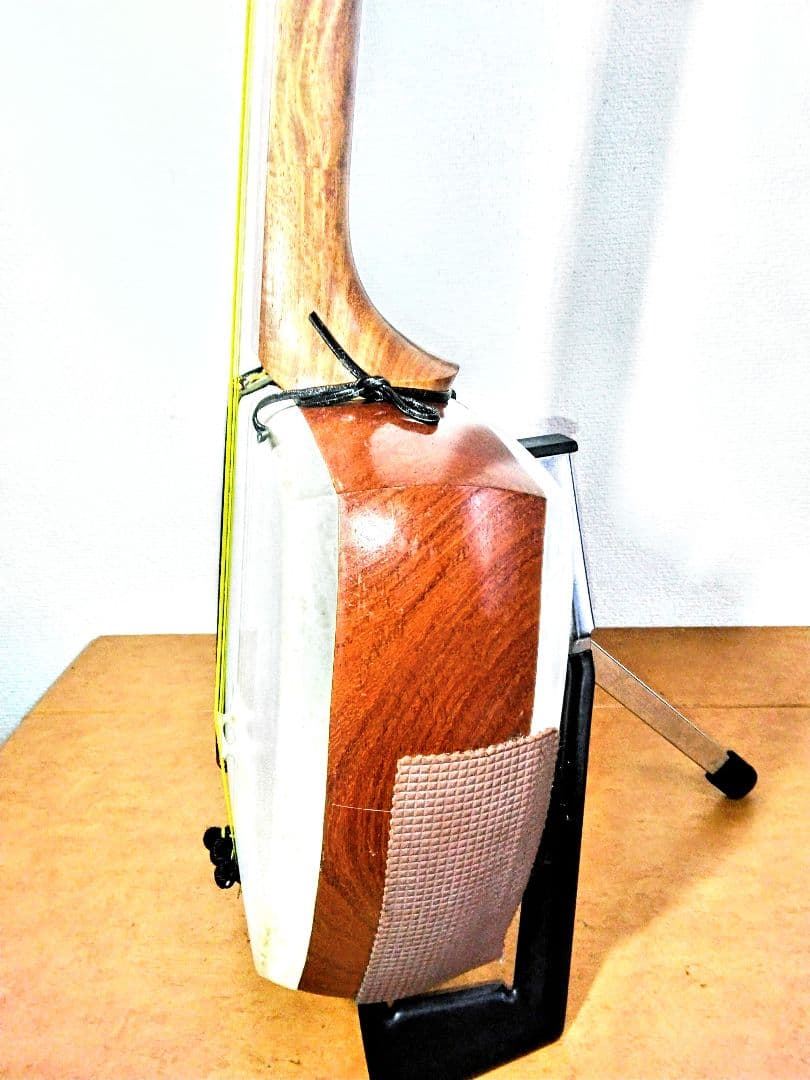 【状態良好】三味線　地唄　中棹　花梨　丸打胴　ハードケース　天然皮　津軽撥