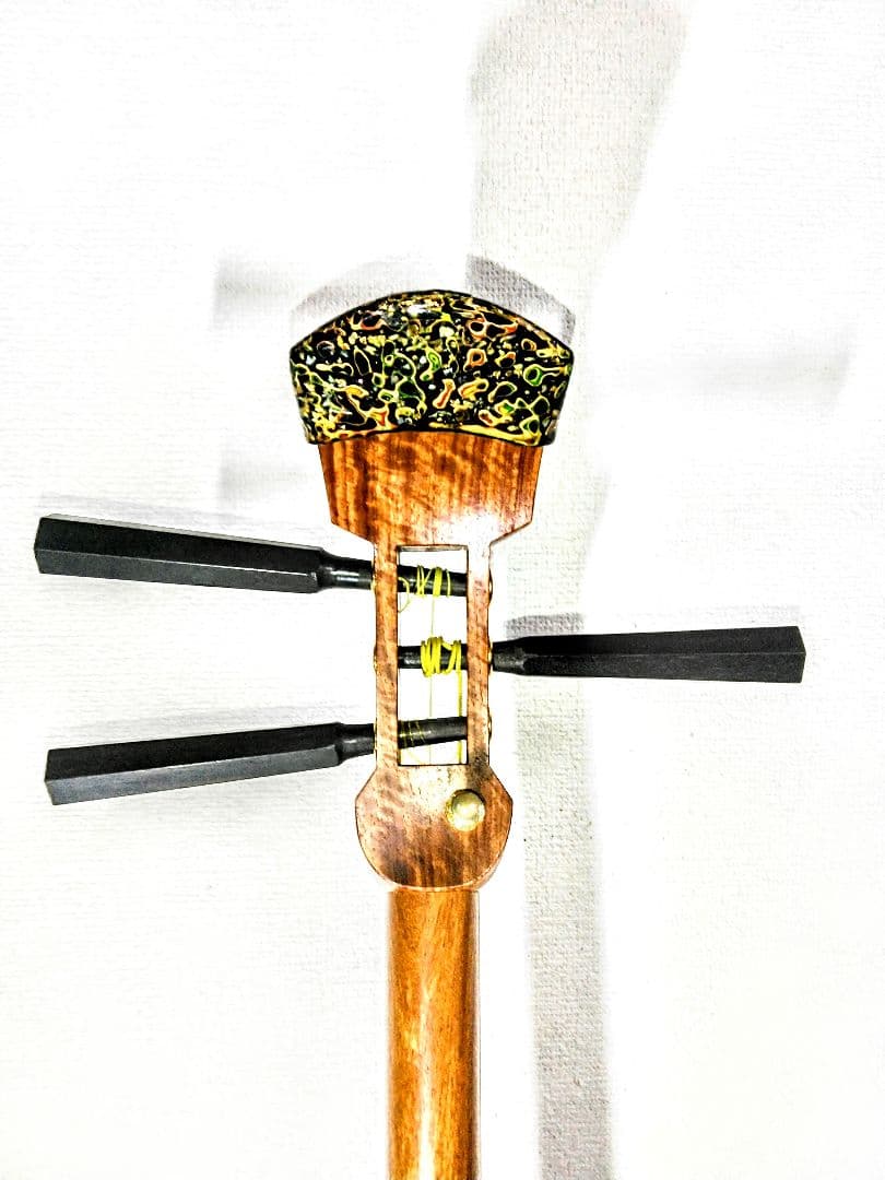 【状態良好】三味線　地唄　中棹　花梨　丸打胴　ハードケース　天然皮　津軽撥