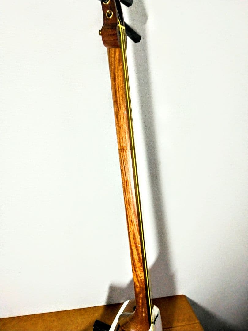 【状態良好】三味線　地唄　中棹　花梨　丸打胴　ハードケース　天然皮　津軽撥