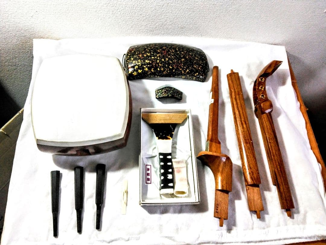 【状態良好】三味線　地唄　中棹　花梨　丸打胴　ハードケース　天然皮　津軽撥