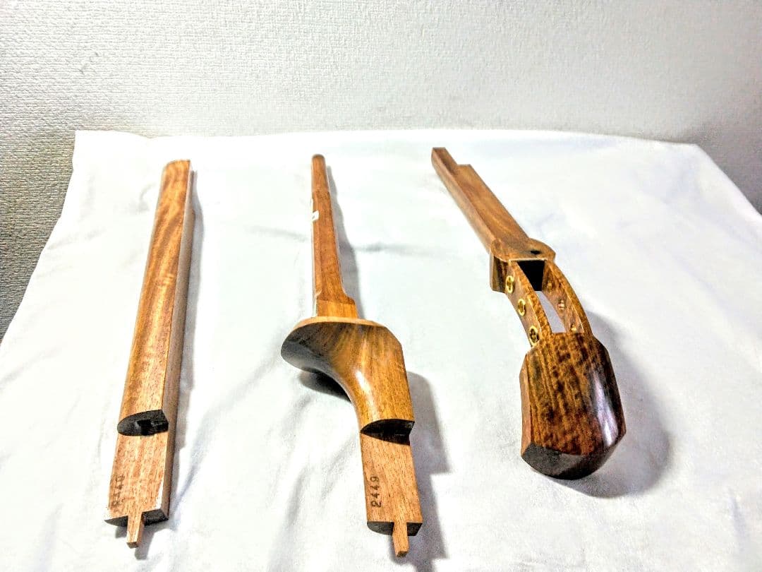 【状態良好】三味線　地唄　中棹　花梨　丸打胴　ハードケース　天然皮　津軽撥