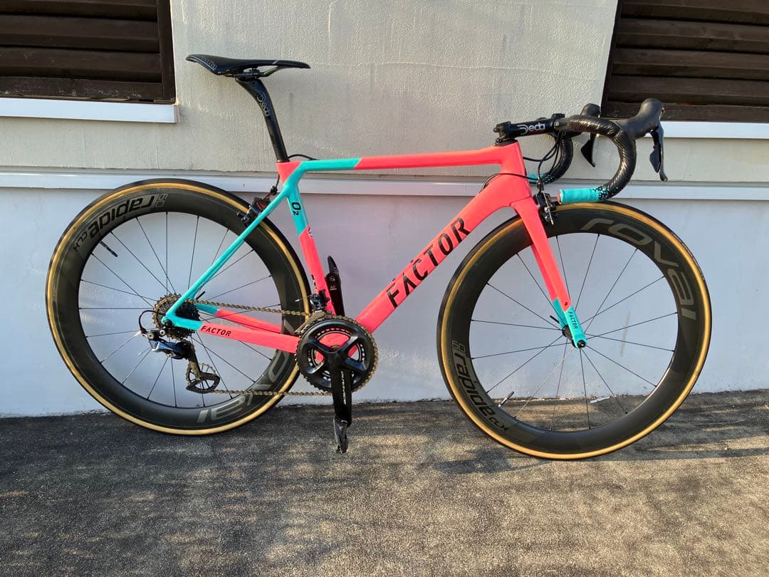 FACTOR O2 ロードバイク