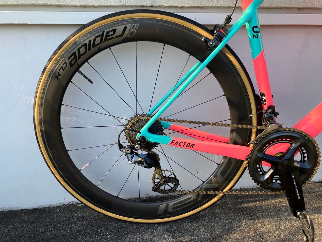 FACTOR O2 ロードバイク