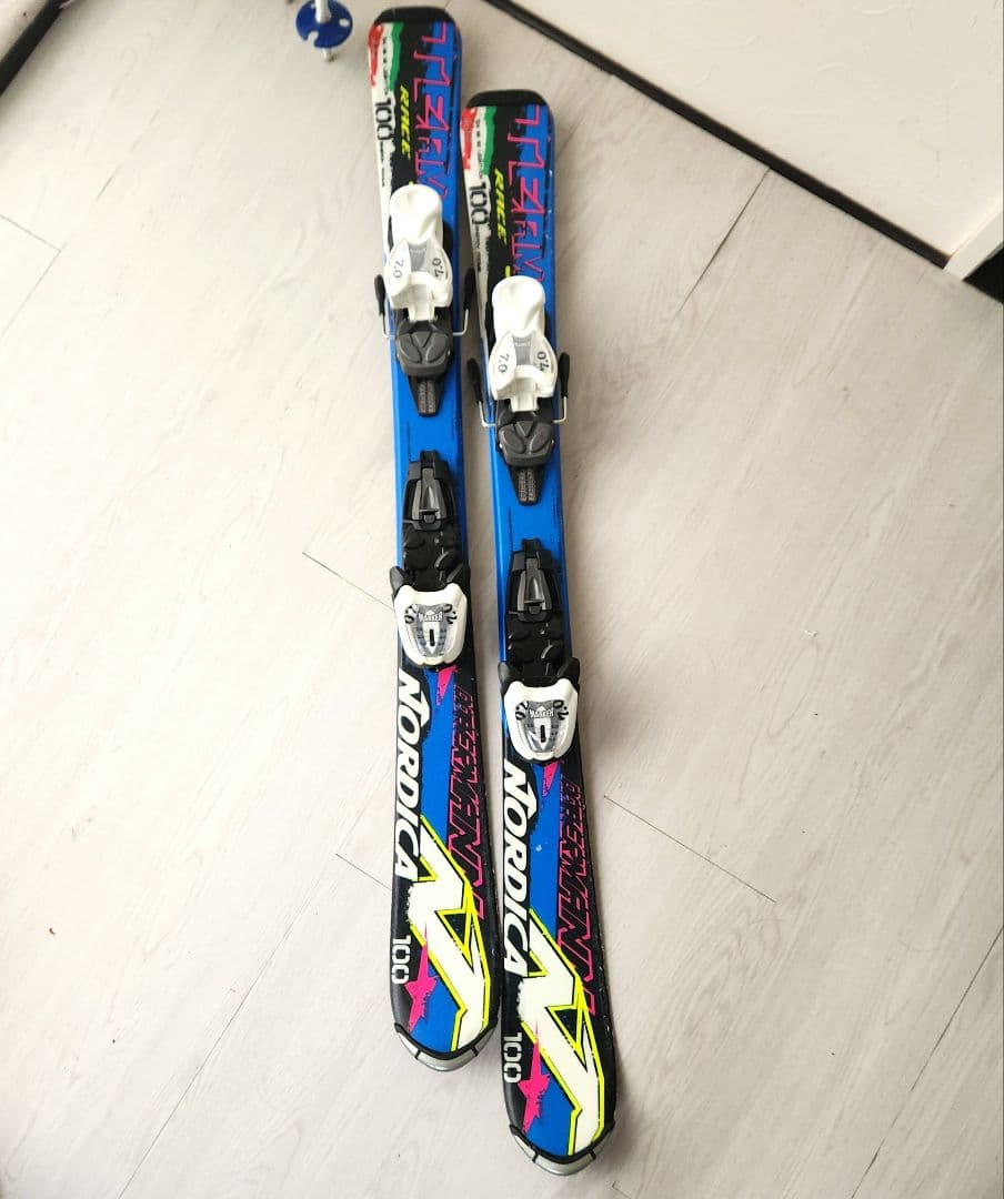 スキー板100、ビンディング、ストック、ブーツ21~22【KAZAMA】