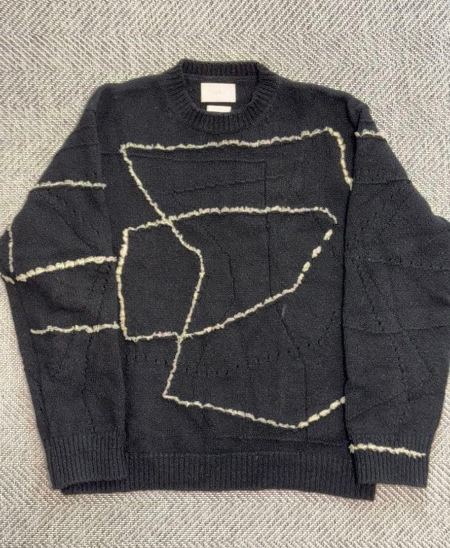 トップス YOKE CONTINUOUS LINE EMBROIDERY SWEATER