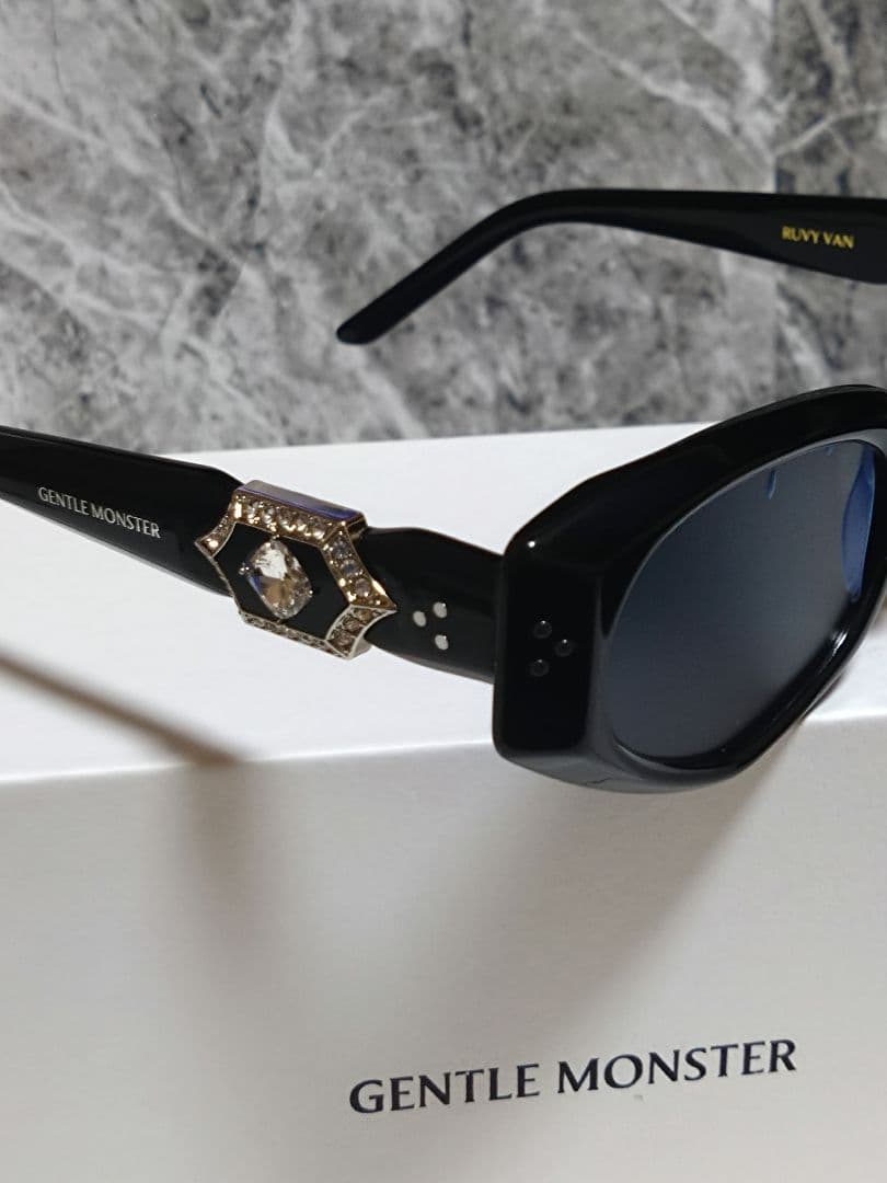 [未使用]GENTLE MONSTER 　ジェントルモンスターブラックサングラス