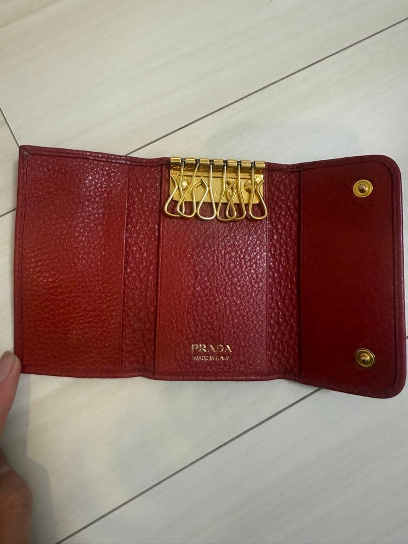 PRADA レッドキーケース