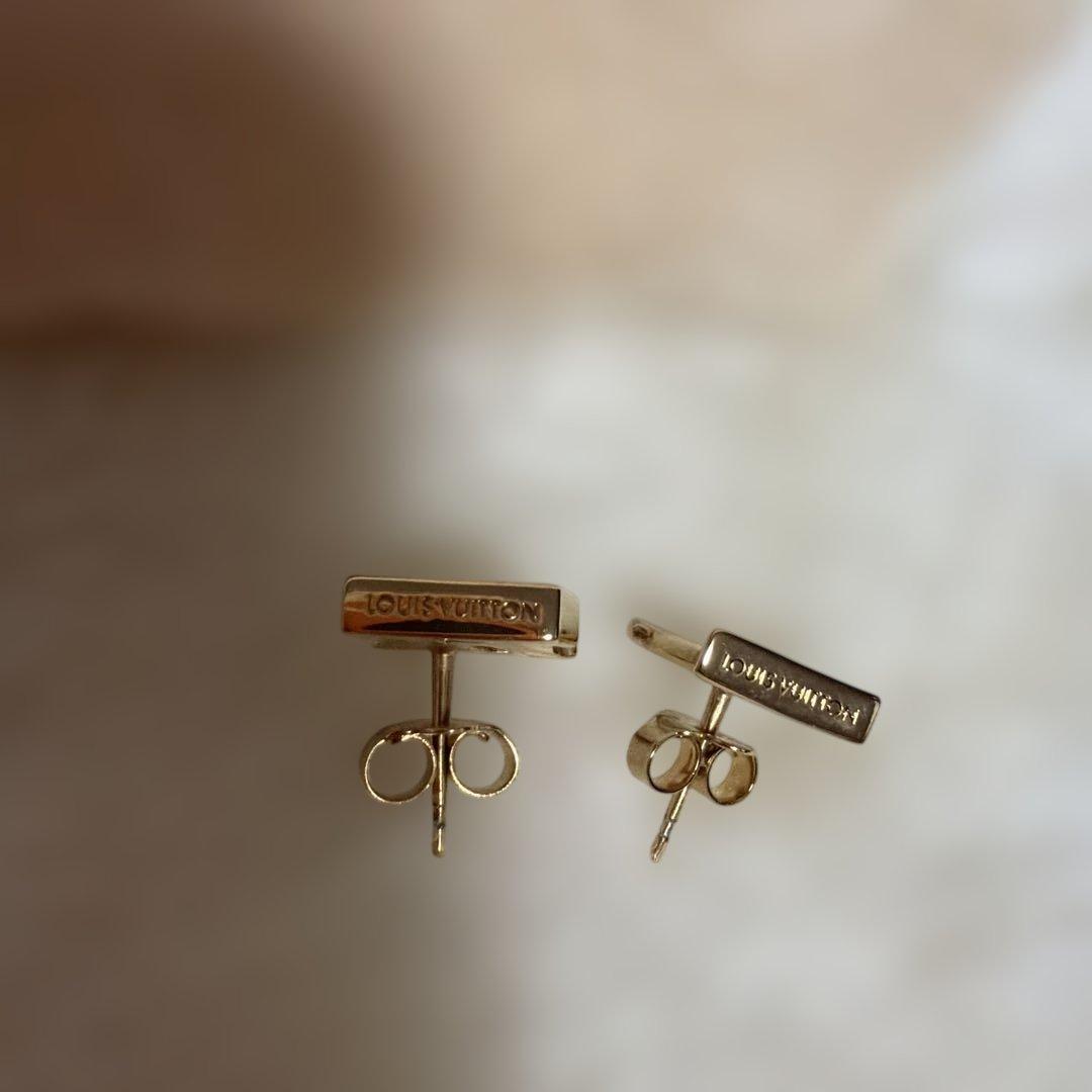 Louis Vuitton ロゴ入りピアス