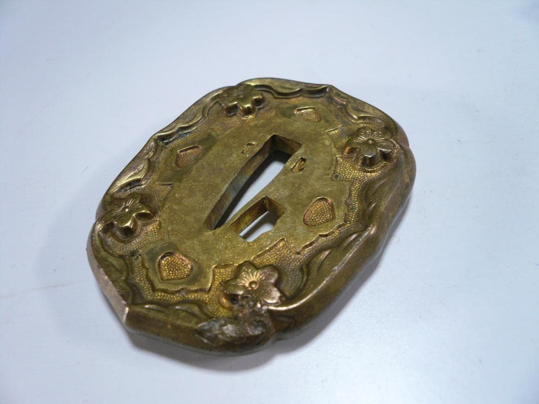 軍刀 鍔 旧日本軍 刀装具 時代物 刻印 日本刀 士官 指揮刀 将校 儀礼刀