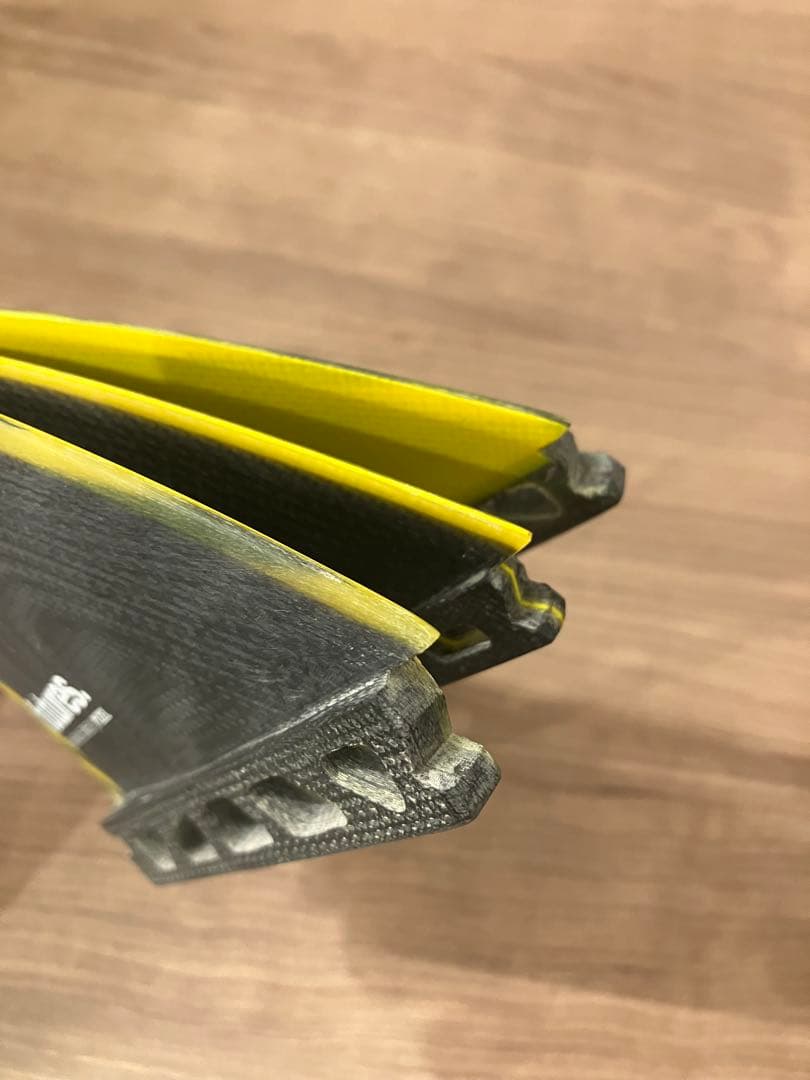 サーフボードフィン 3枚セット イエロー/ブラック パイゼル - メルカリ