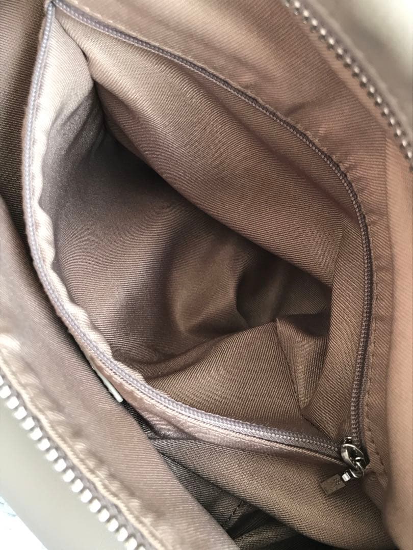 BEARDSLEYレザーボディバッグ