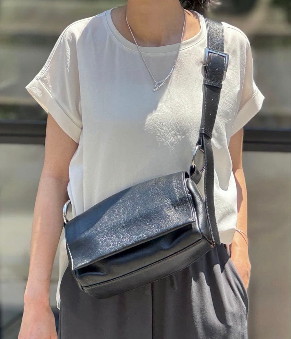 新品 ビアズリー beardsley レザー ボディバッグ　ショルダーバッグ　黒