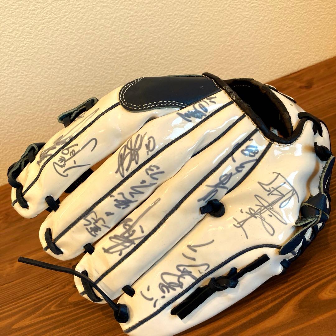 超希少　BayStars 2009 ベイスターズ　12選手サイン入りグローブ