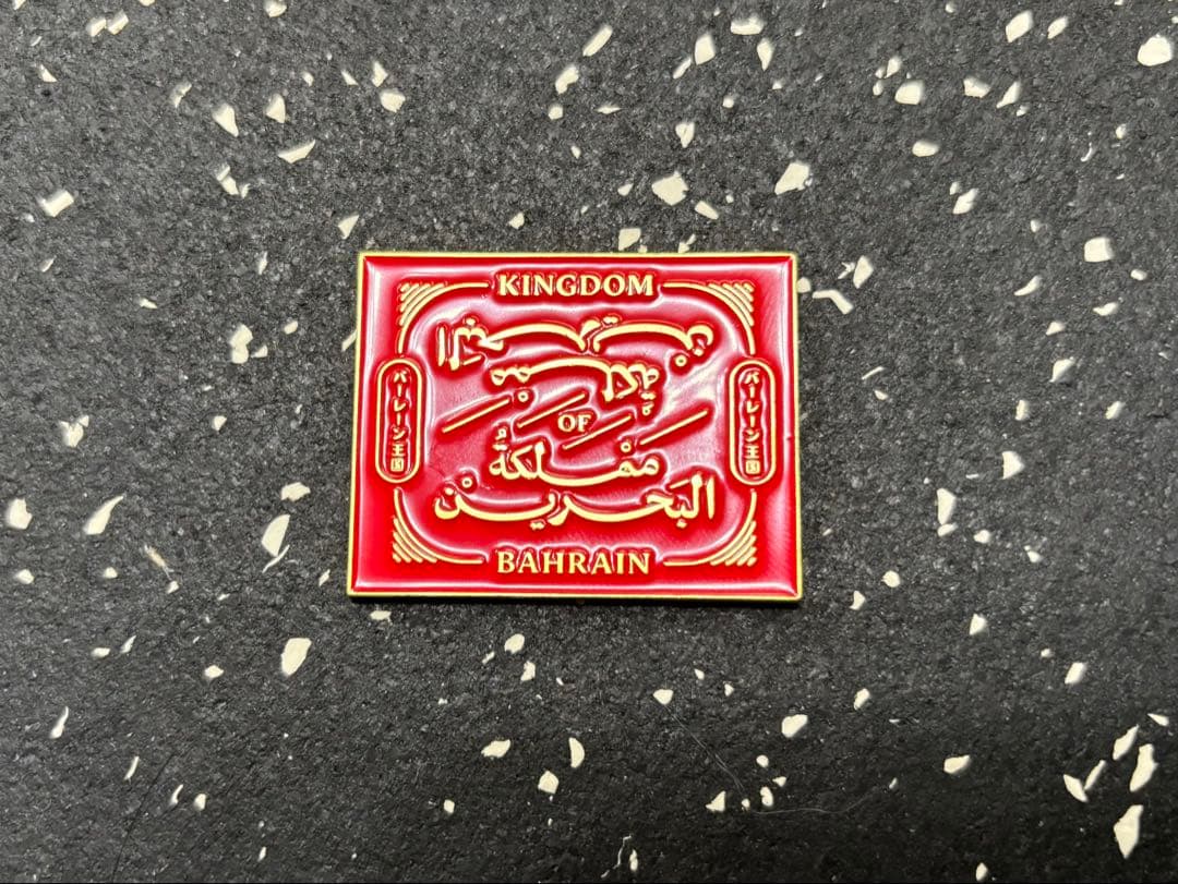 大阪関西万博 バーレーン館 ピンバッジ ナショナルデー 赤 レッド