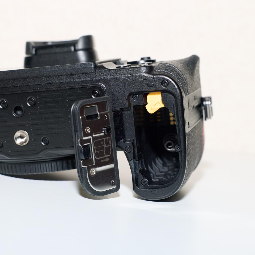 【シャッター数5000回未満 美品！】Nikon ニコン Z6III ボディ