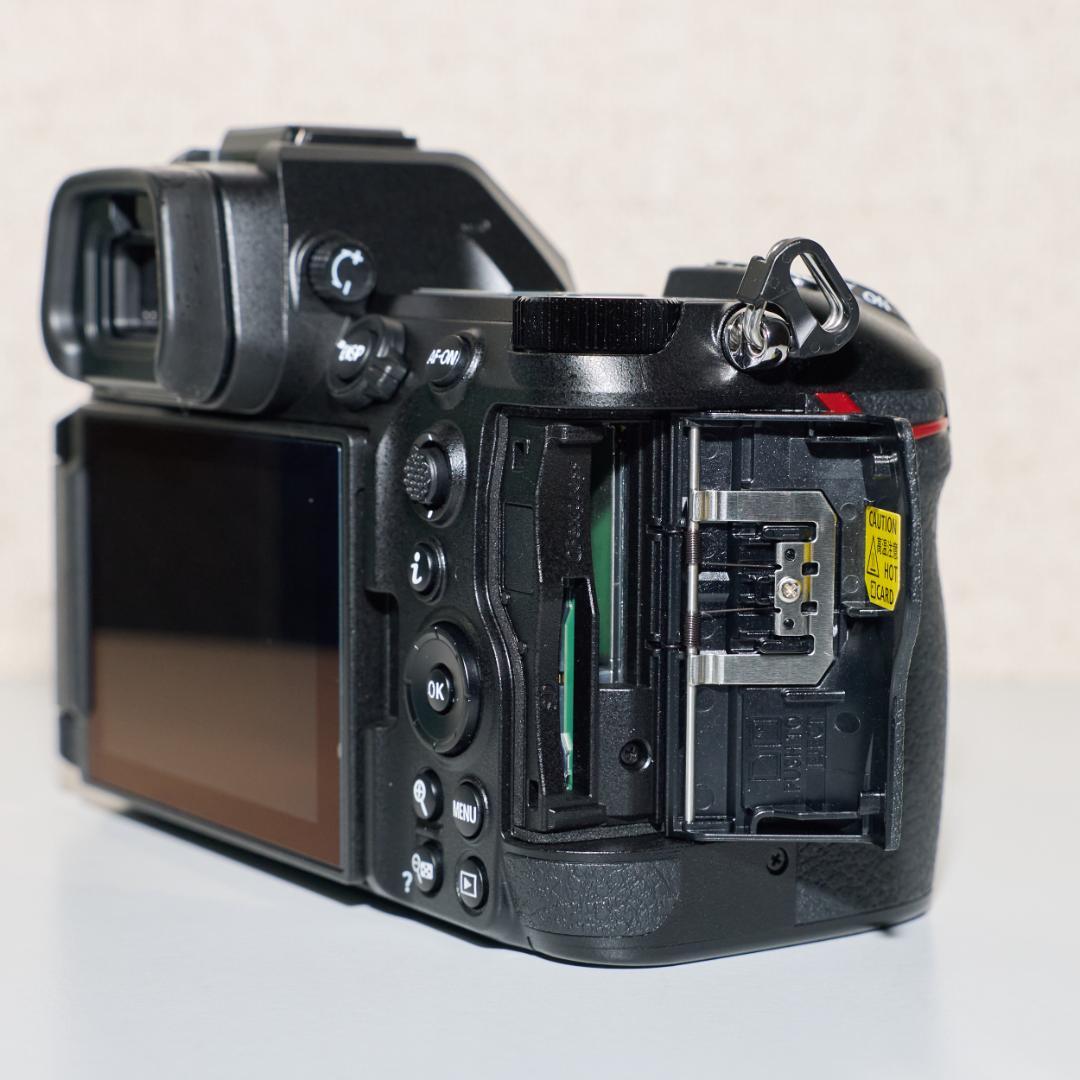 【シャッター数5000回未満 美品！】Nikon ニコン Z6III ボディ