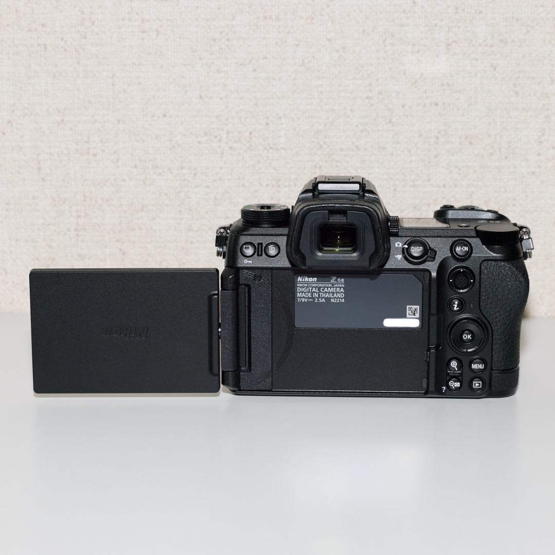 【シャッター数5000回未満 美品！】Nikon ニコン Z6III ボディ