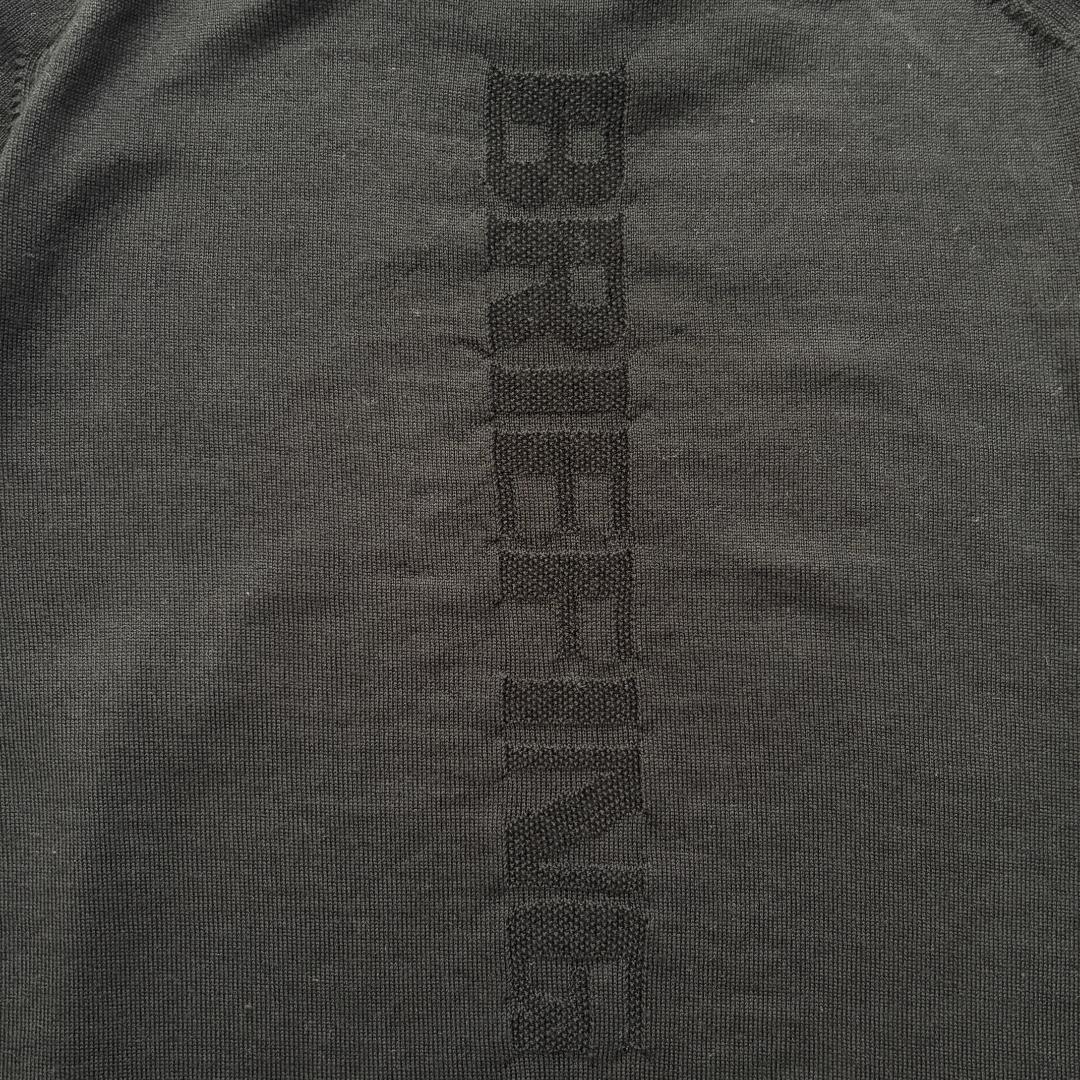 【腕章ロゴ・バックロゴ】BRIEFING/クルーネックニットセーター/黒/L