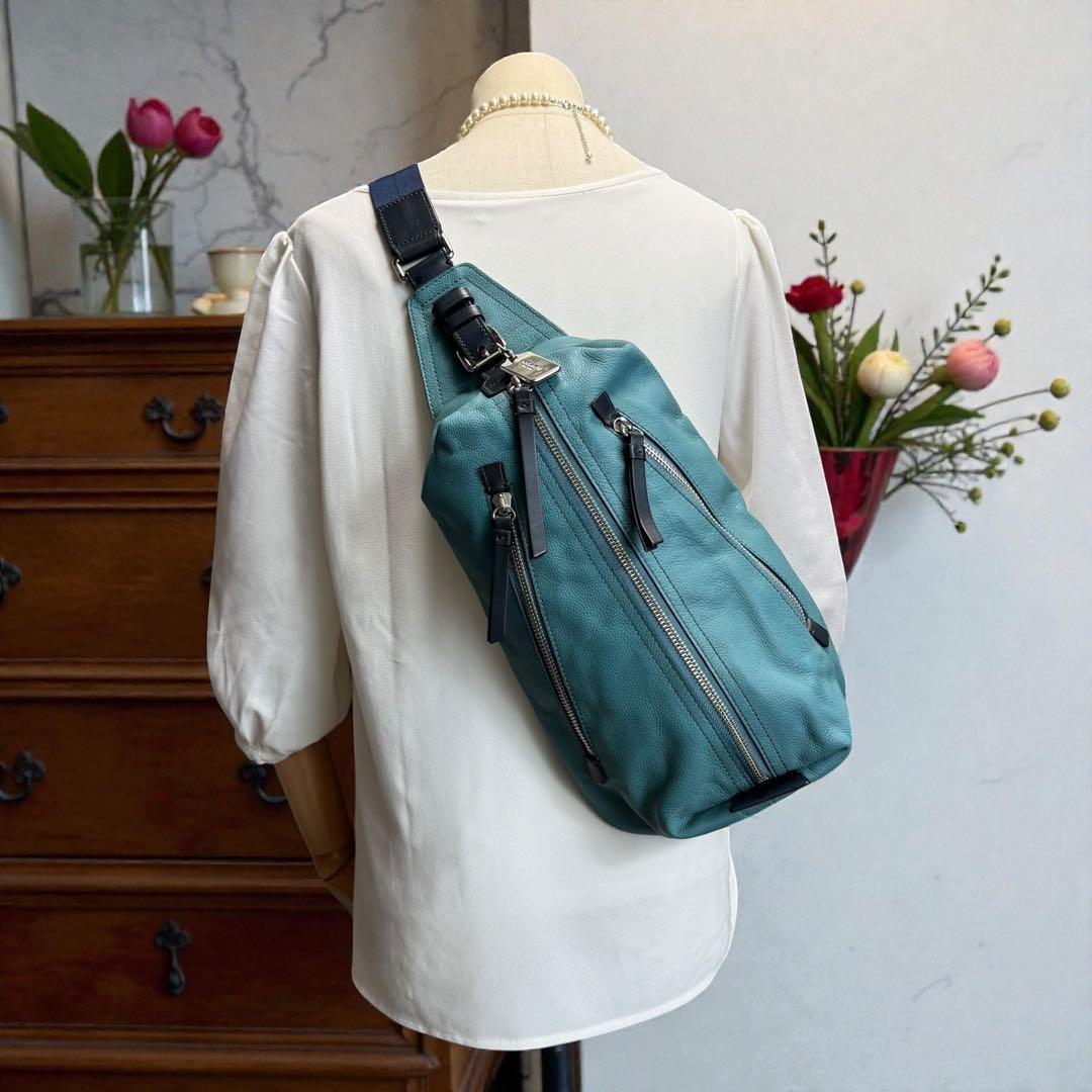 ✨希少色✨コーチ ボディバッグ トンプソン スリングバッグ クロスボディーレザー