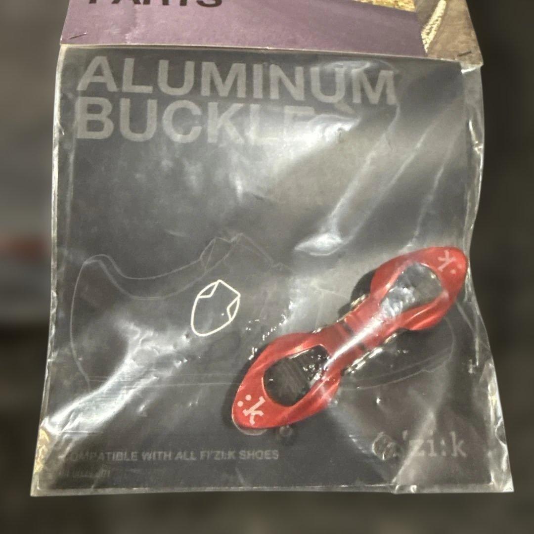 【新品】 34個 fi'zi:k フィジーク アルミニウムバックル FZAB