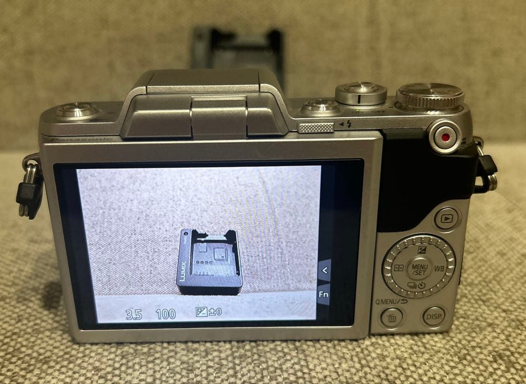 【美品】 Panasonic Lumix DMC-GF7 ミラーレスカメラ