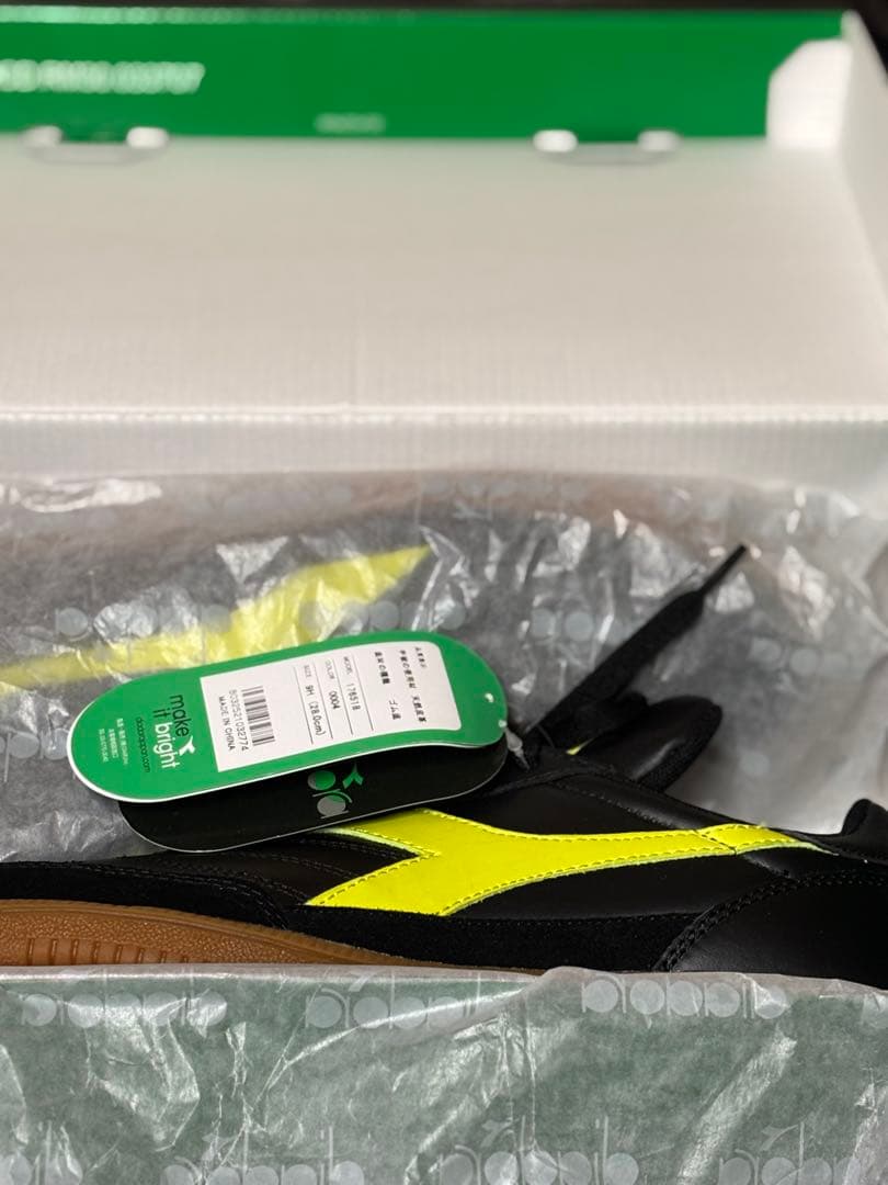 diadora Gold Indoor Fluo 28.0 ディアドラ　バッジョ