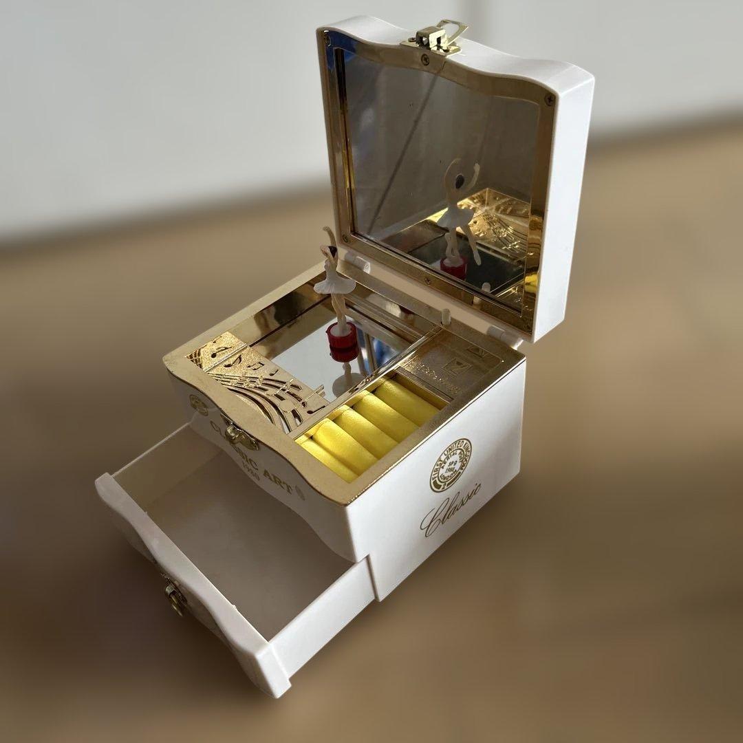 CLASSIC ART ハート型オルゴール - メルカリ