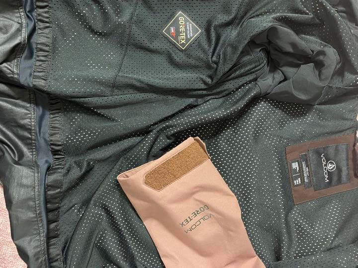 Volcomスノーボードジャケット&パンツセット