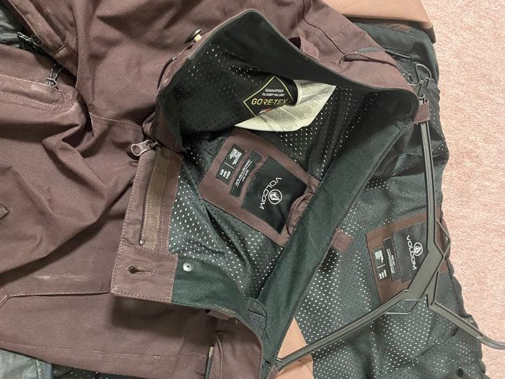 Volcomスノーボードジャケット&パンツセット