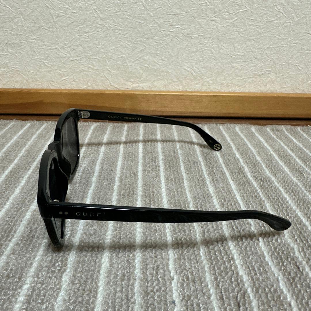 GUCCI ブラック スクエア サングラス
