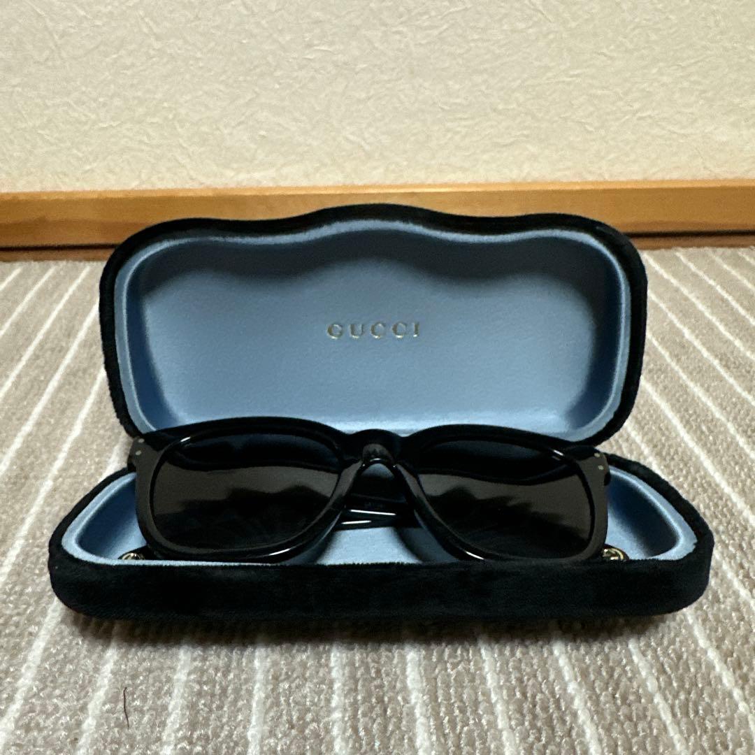 GUCCI ブラック スクエア サングラス